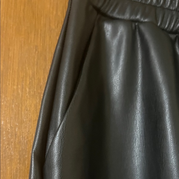 bebe Black Ankle Cropped Pants - Picture 6 of 12